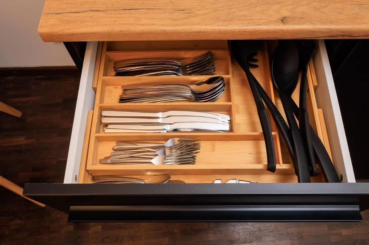 Global Living - Design Apartment I Rathausplatz I Kitchen I アウグスブルク